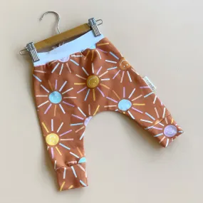 HAPPY-sun-face baby leggings - cocoa