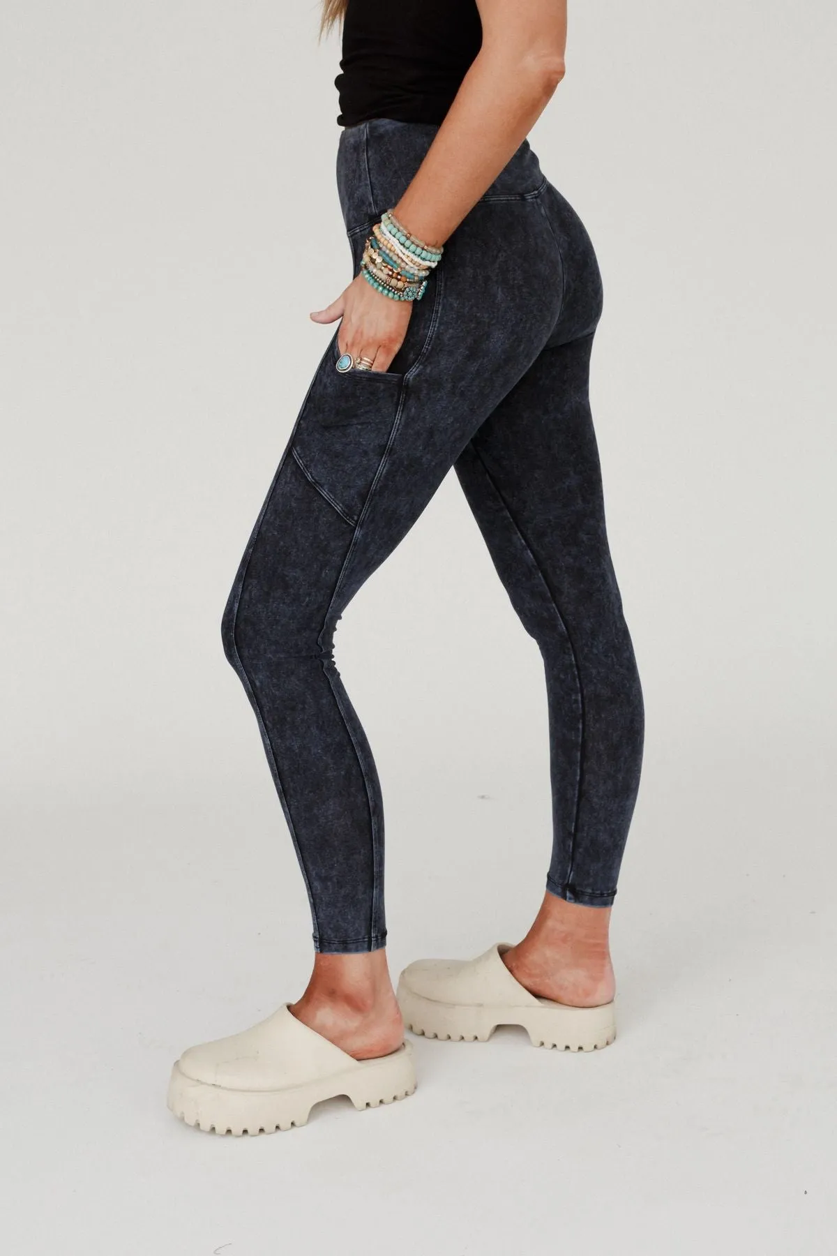 Pave Your Way Pocketed Leggings - Blue