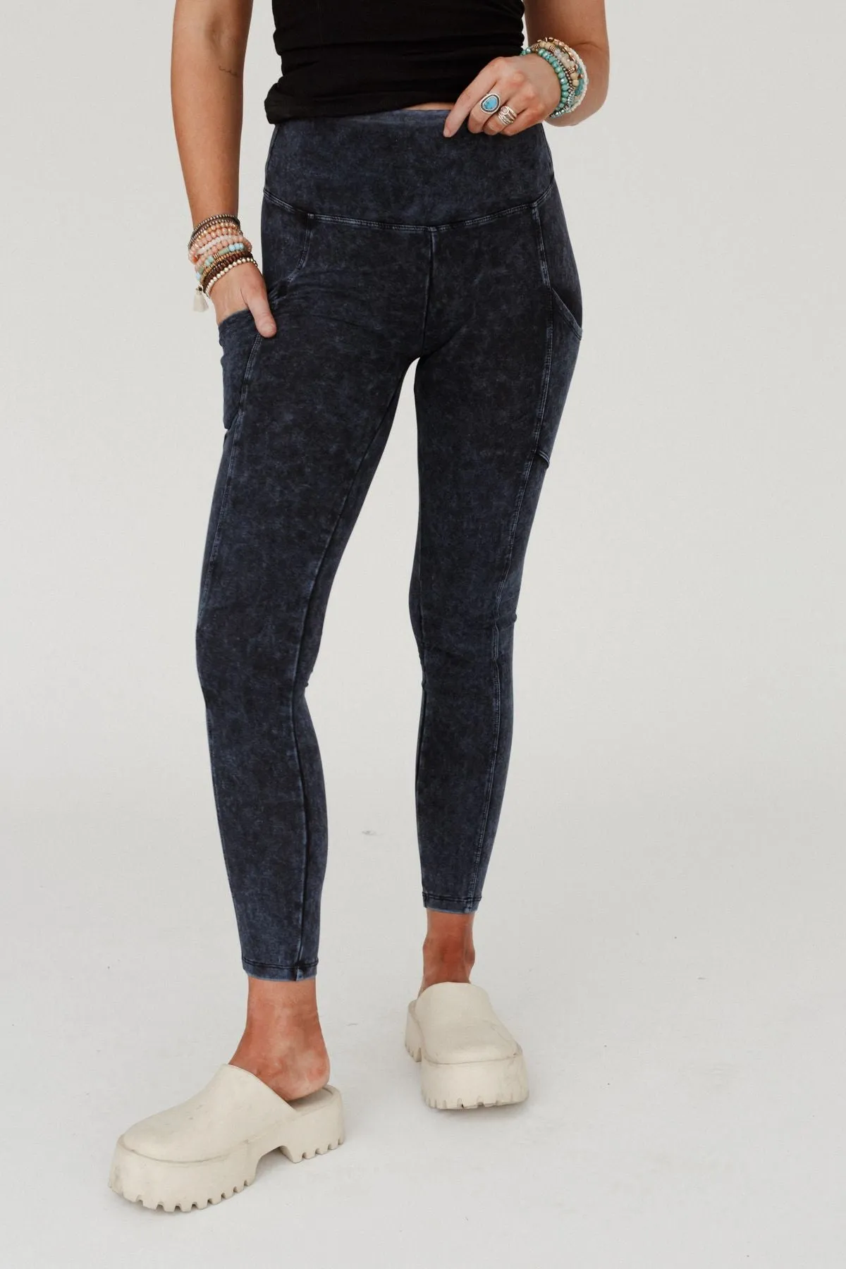 Pave Your Way Pocketed Leggings - Blue